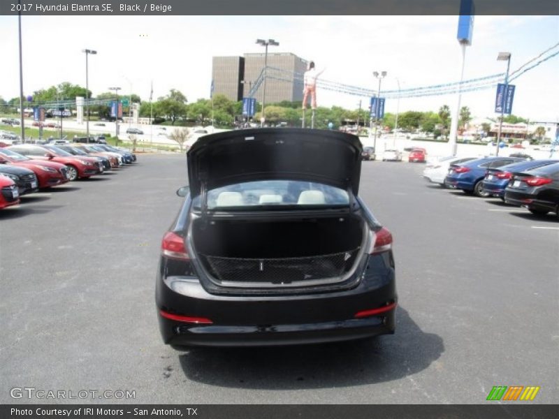 Black / Beige 2017 Hyundai Elantra SE