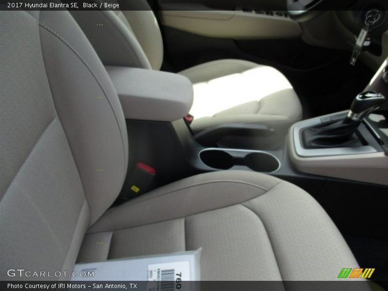 Black / Beige 2017 Hyundai Elantra SE