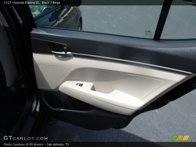 Black / Beige 2017 Hyundai Elantra SE