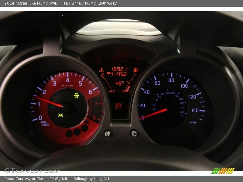 Pearl White / NISMO Cloth/Gray 2014 Nissan Juke NISMO AWD