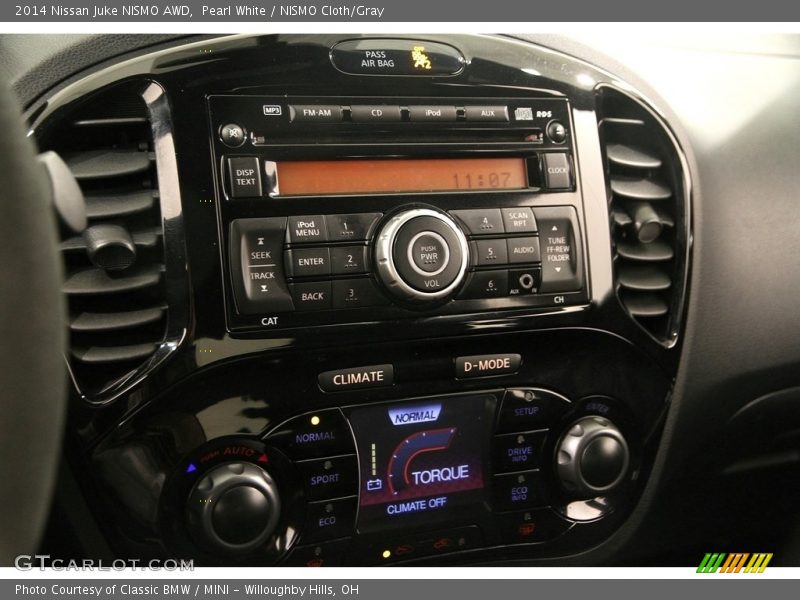 Pearl White / NISMO Cloth/Gray 2014 Nissan Juke NISMO AWD