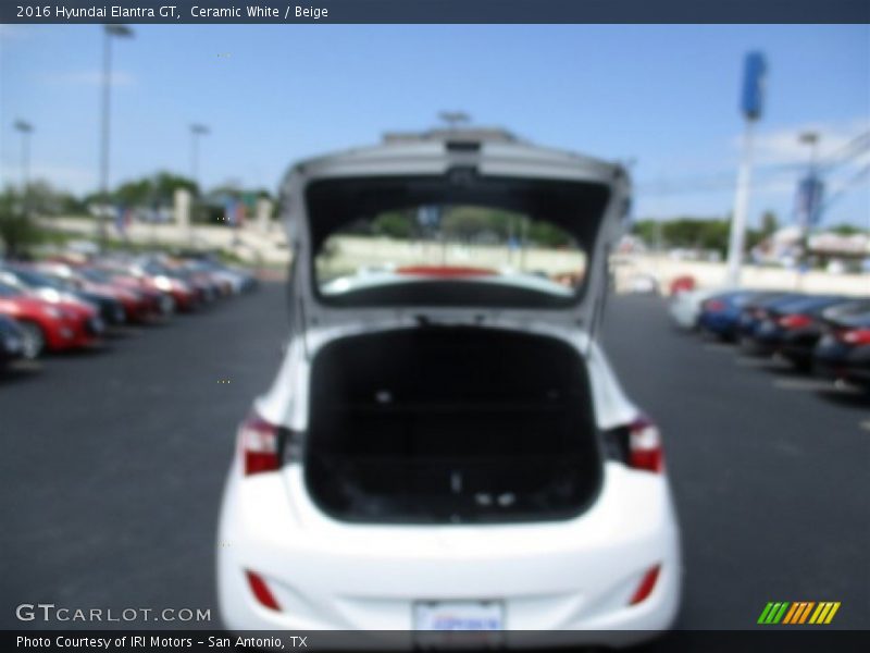 Ceramic White / Beige 2016 Hyundai Elantra GT