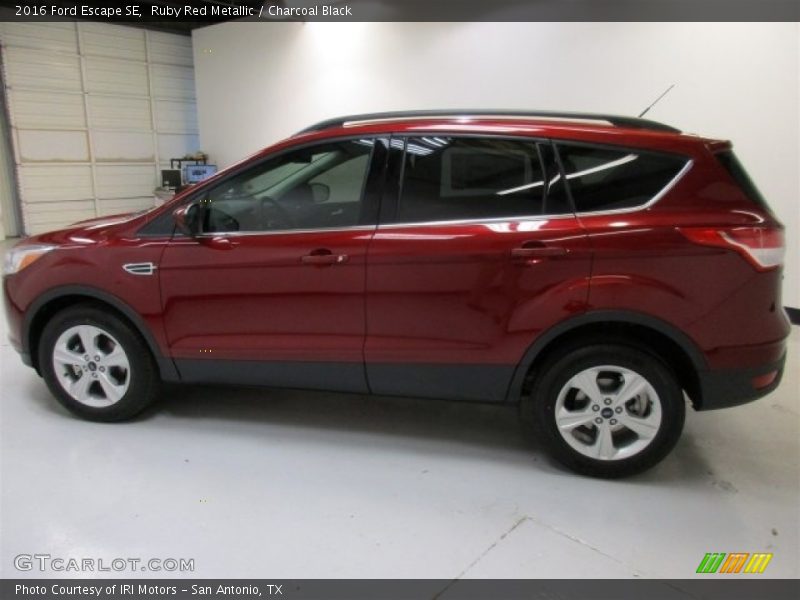 Ruby Red Metallic / Charcoal Black 2016 Ford Escape SE