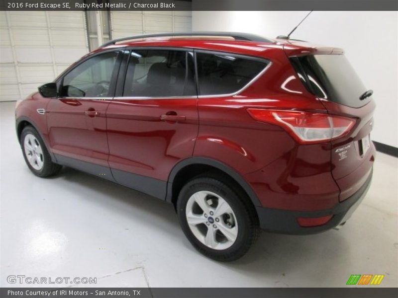 Ruby Red Metallic / Charcoal Black 2016 Ford Escape SE