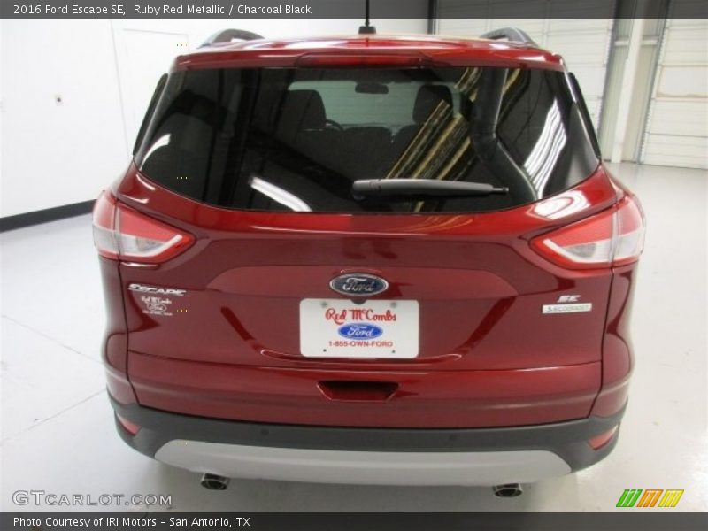 Ruby Red Metallic / Charcoal Black 2016 Ford Escape SE