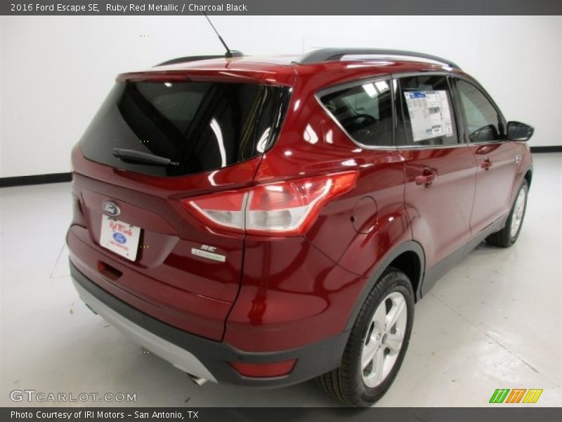 Ruby Red Metallic / Charcoal Black 2016 Ford Escape SE