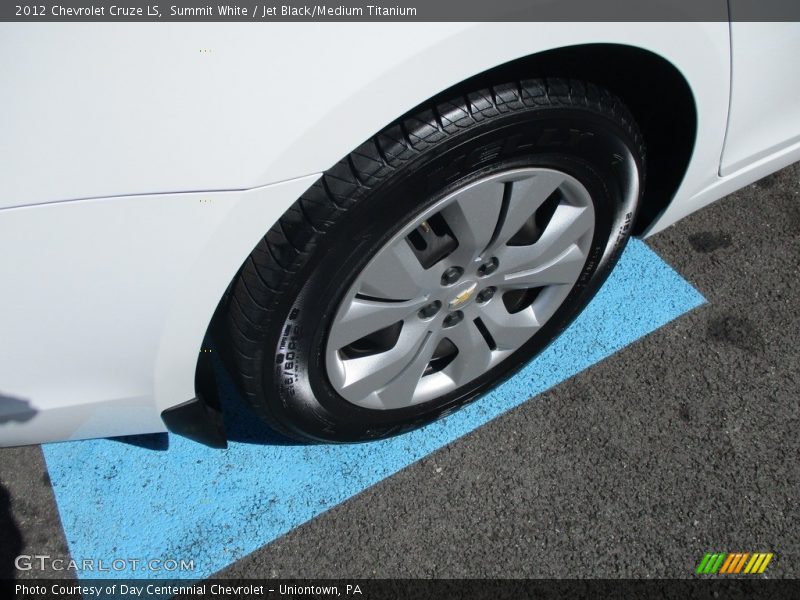 Summit White / Jet Black/Medium Titanium 2012 Chevrolet Cruze LS