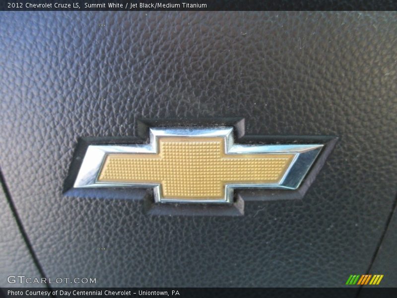 Summit White / Jet Black/Medium Titanium 2012 Chevrolet Cruze LS