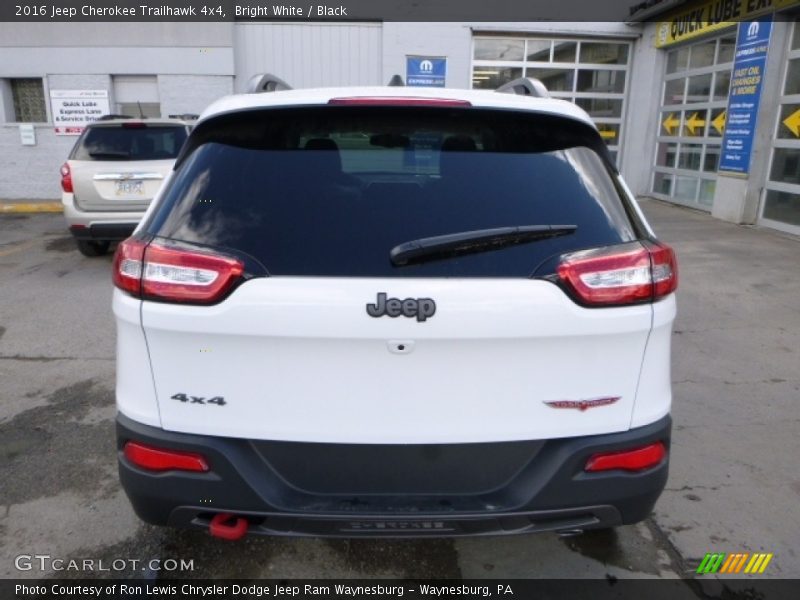 Bright White / Black 2016 Jeep Cherokee Trailhawk 4x4