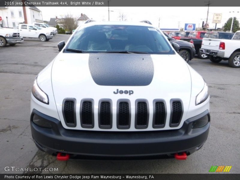Bright White / Black 2016 Jeep Cherokee Trailhawk 4x4