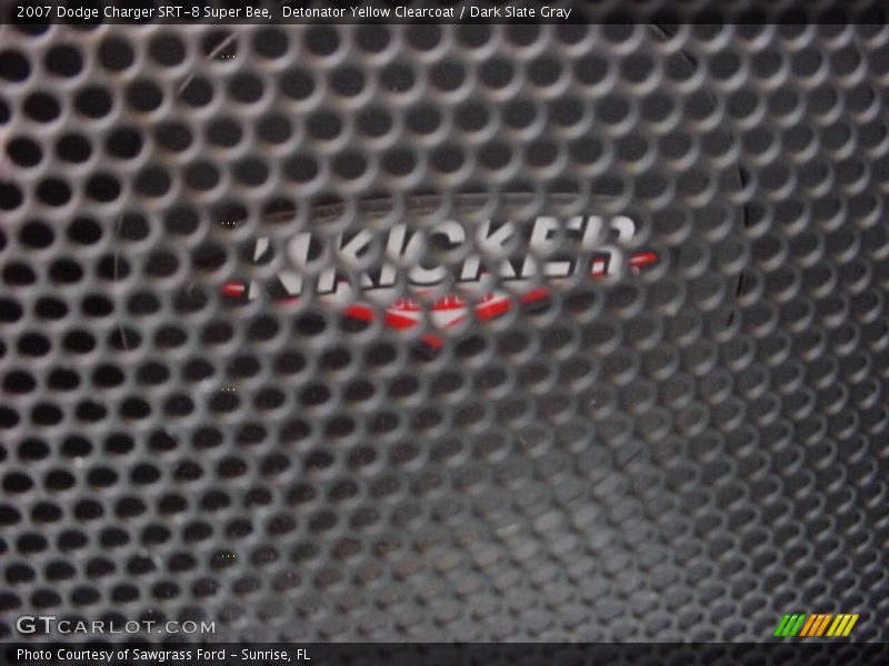 Detonator Yellow Clearcoat / Dark Slate Gray 2007 Dodge Charger SRT-8 Super Bee