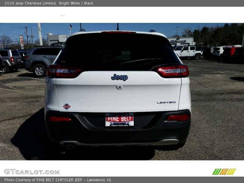 Bright White / Black 2016 Jeep Cherokee Limited