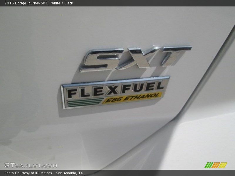 White / Black 2016 Dodge Journey SXT