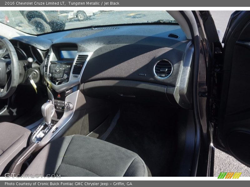 Tungsten Metallic / Jet Black 2016 Chevrolet Cruze Limited LT