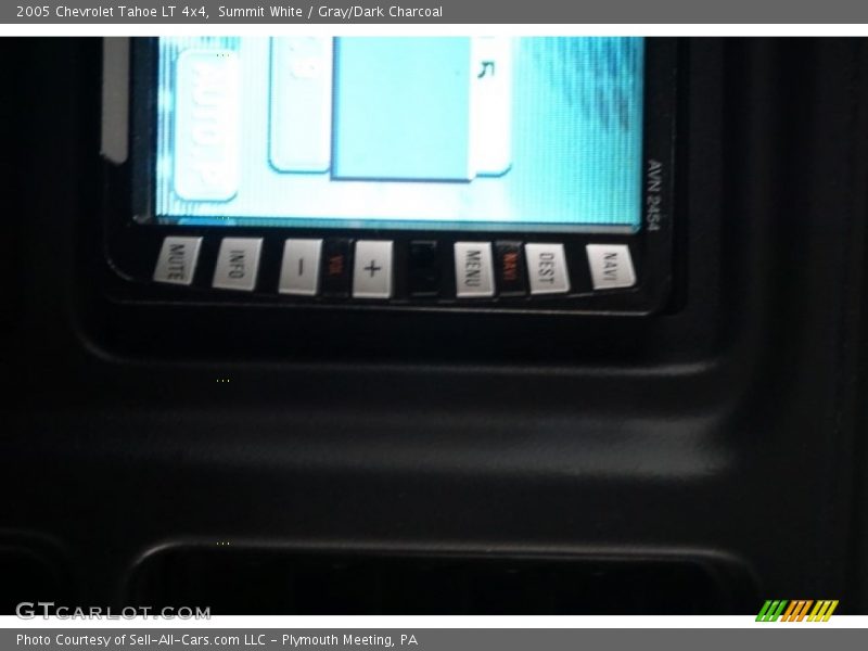 Summit White / Gray/Dark Charcoal 2005 Chevrolet Tahoe LT 4x4