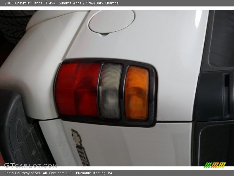 Summit White / Gray/Dark Charcoal 2005 Chevrolet Tahoe LT 4x4
