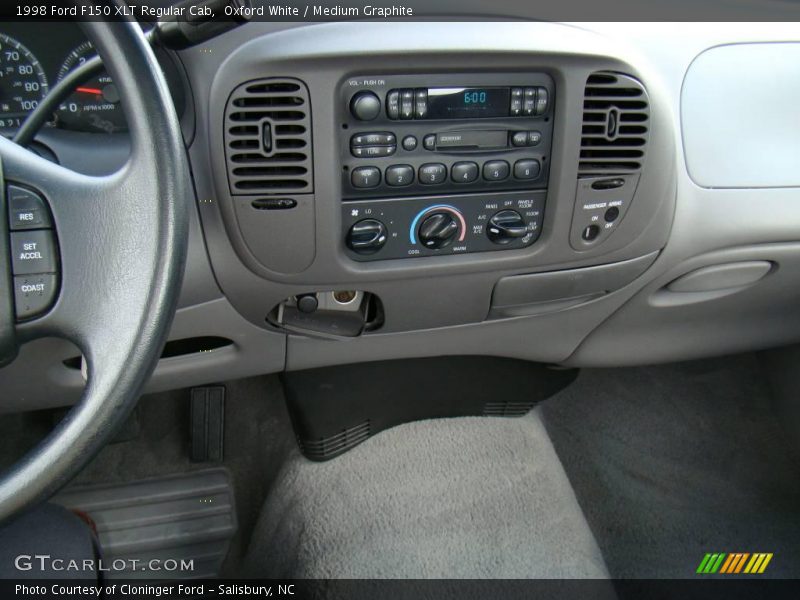Oxford White / Medium Graphite 1998 Ford F150 XLT Regular Cab