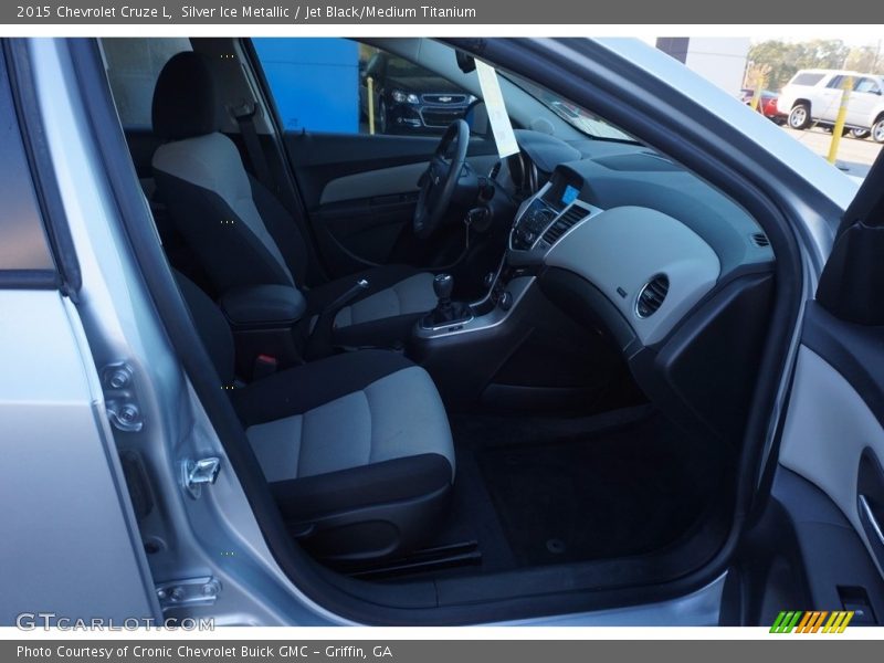 Silver Ice Metallic / Jet Black/Medium Titanium 2015 Chevrolet Cruze L
