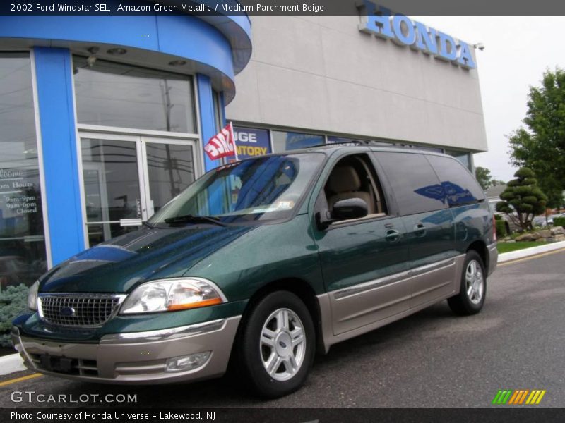 Front 3/4 View of 2002 Windstar SEL