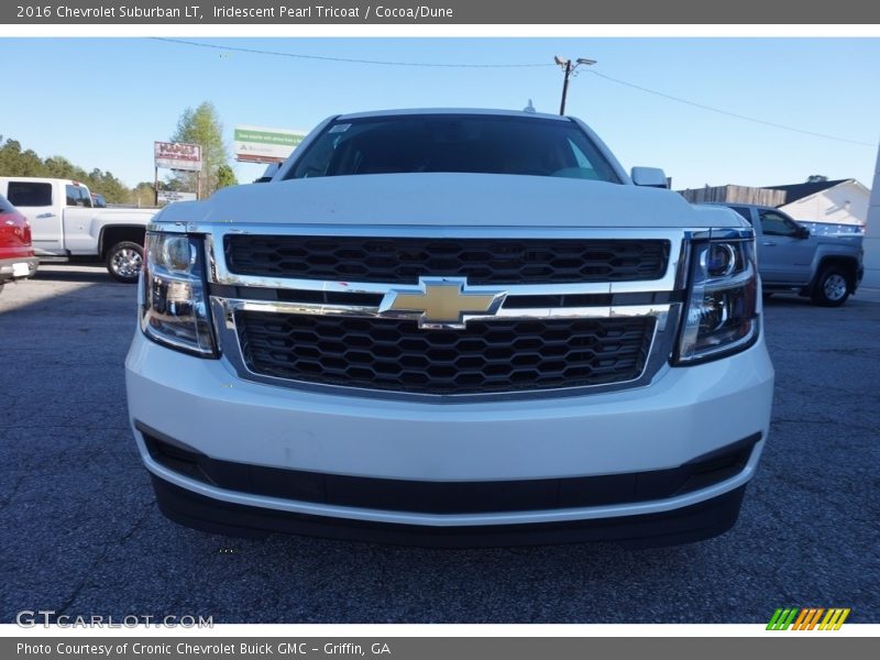 Iridescent Pearl Tricoat / Cocoa/Dune 2016 Chevrolet Suburban LT