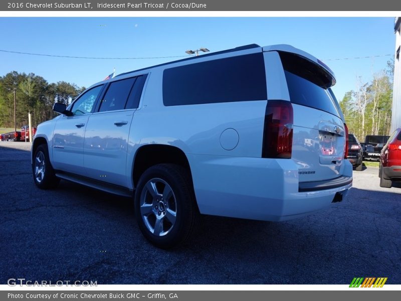 Iridescent Pearl Tricoat / Cocoa/Dune 2016 Chevrolet Suburban LT