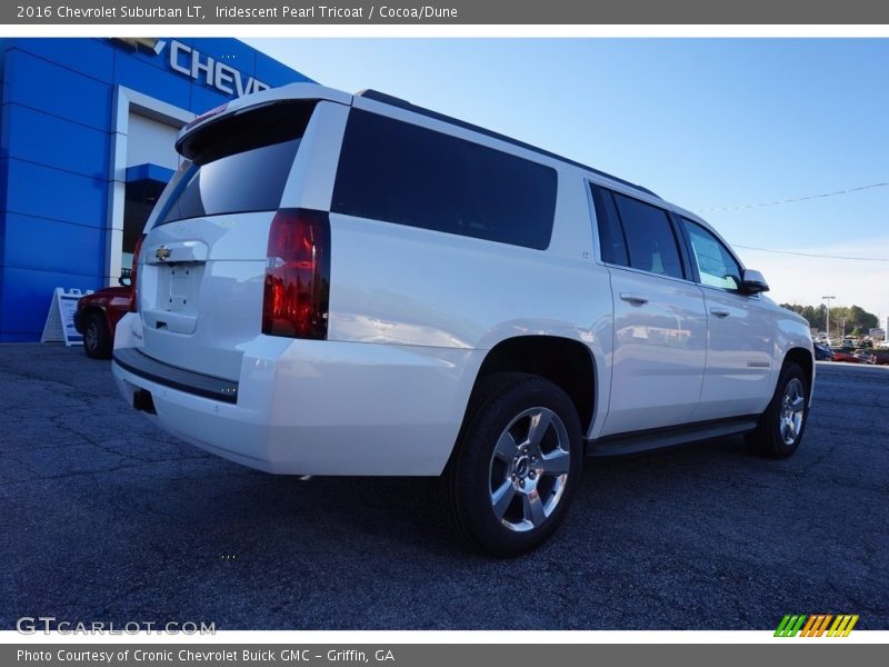 Iridescent Pearl Tricoat / Cocoa/Dune 2016 Chevrolet Suburban LT