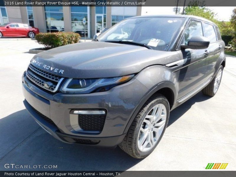 Front 3/4 View of 2016 Range Rover Evoque HSE