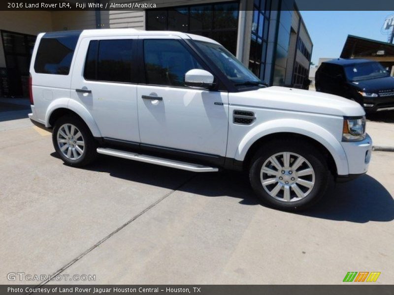 Fuji White / Almond/Arabica 2016 Land Rover LR4