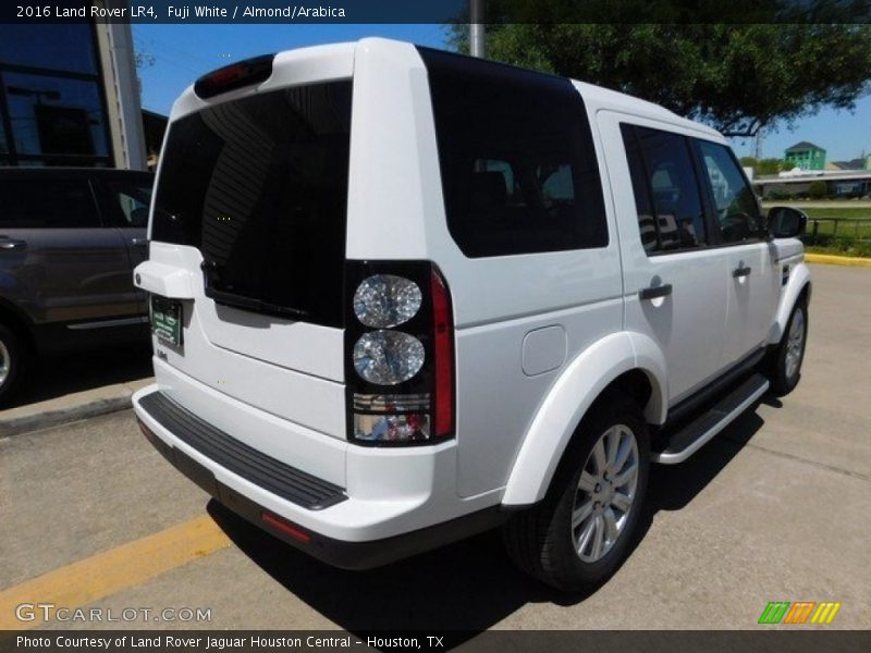 Fuji White / Almond/Arabica 2016 Land Rover LR4