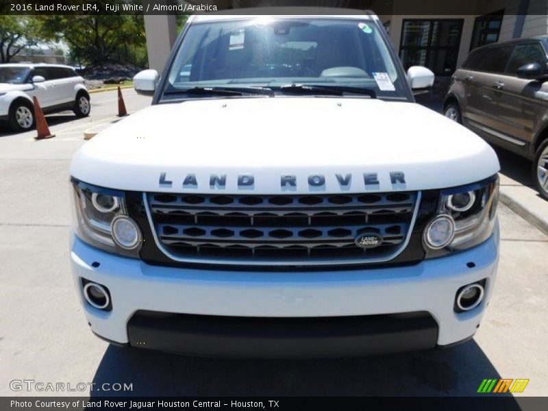 Fuji White / Almond/Arabica 2016 Land Rover LR4