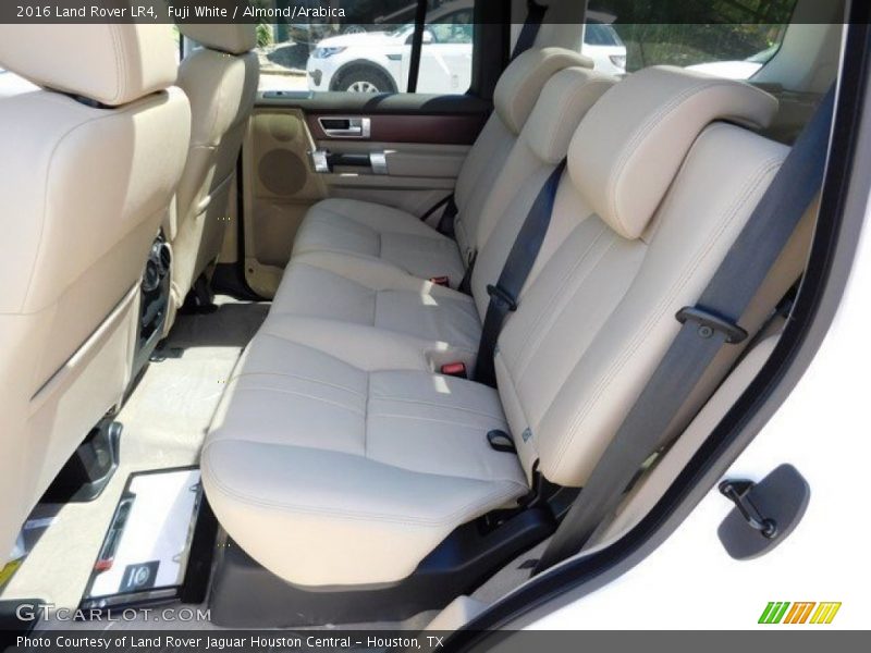 Fuji White / Almond/Arabica 2016 Land Rover LR4
