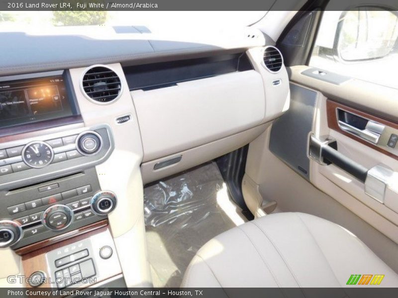 Fuji White / Almond/Arabica 2016 Land Rover LR4