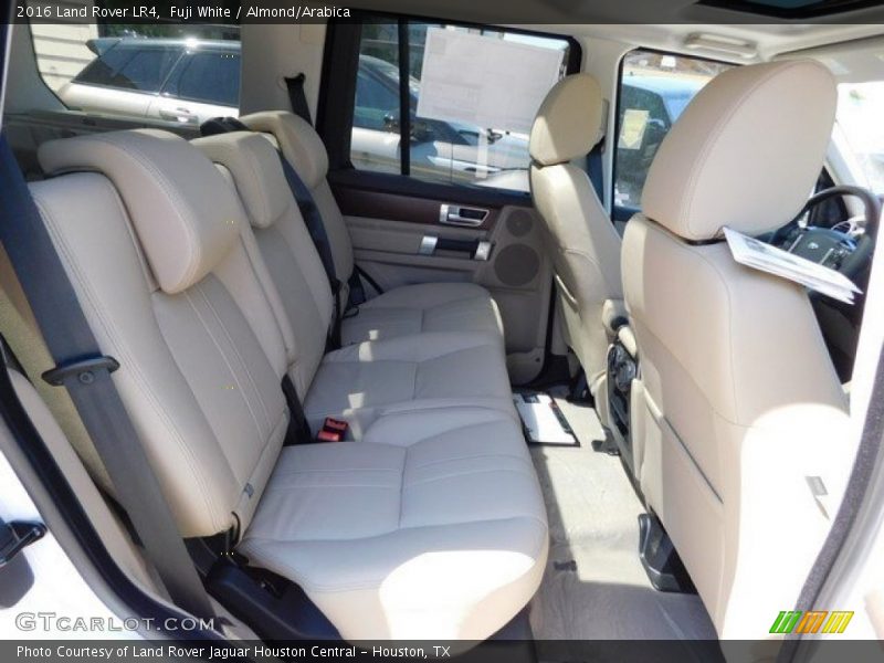 Fuji White / Almond/Arabica 2016 Land Rover LR4