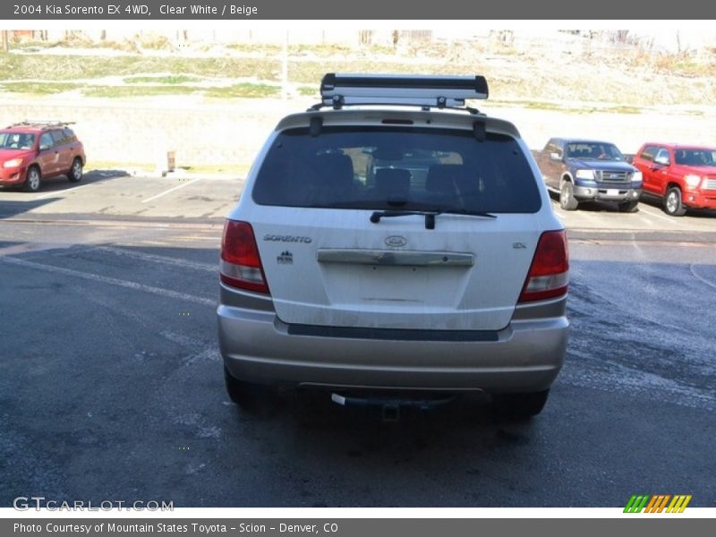Clear White / Beige 2004 Kia Sorento EX 4WD