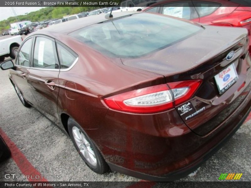 Bronze Fire Metallic / Medium Earth Gray 2016 Ford Fusion S