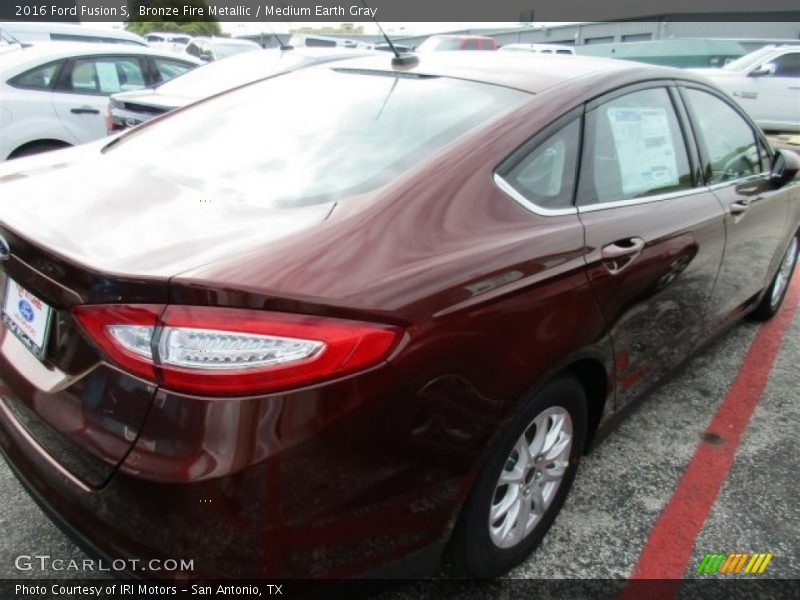 Bronze Fire Metallic / Medium Earth Gray 2016 Ford Fusion S