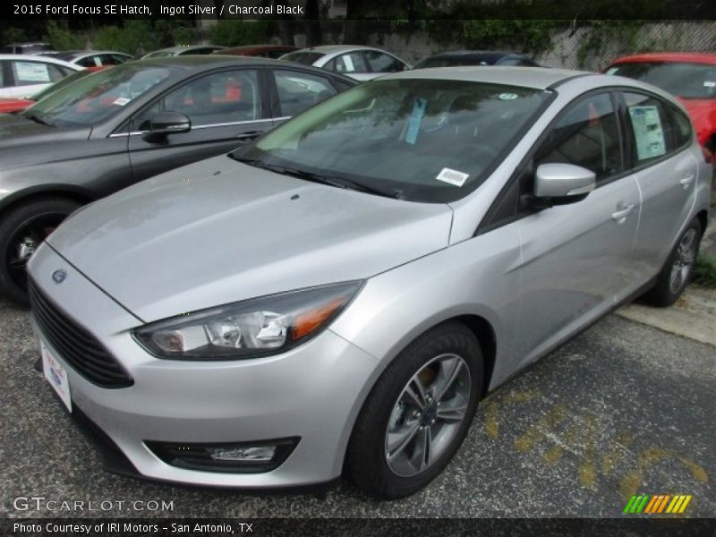 Ingot Silver / Charcoal Black 2016 Ford Focus SE Hatch