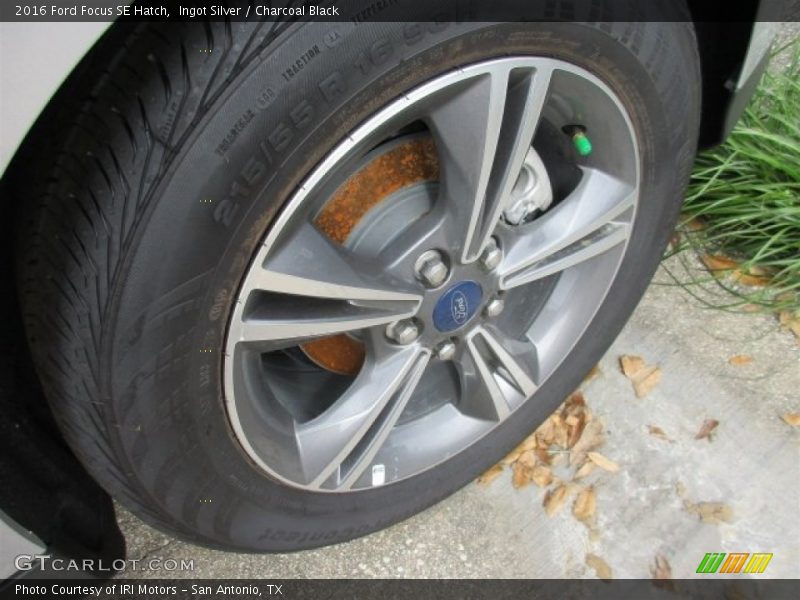 Ingot Silver / Charcoal Black 2016 Ford Focus SE Hatch