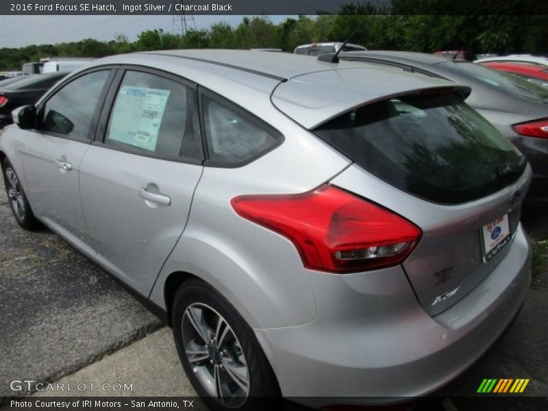 Ingot Silver / Charcoal Black 2016 Ford Focus SE Hatch