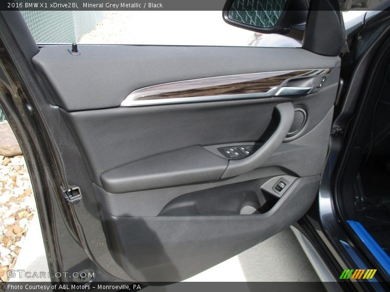 Mineral Grey Metallic / Black 2016 BMW X1 xDrive28i
