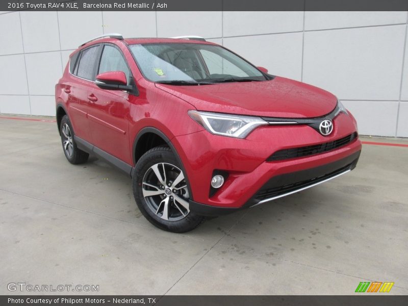 Front 3/4 View of 2016 RAV4 XLE