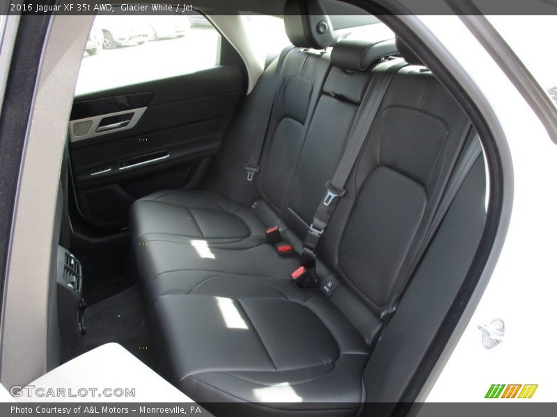 Glacier White / Jet 2016 Jaguar XF 35t AWD