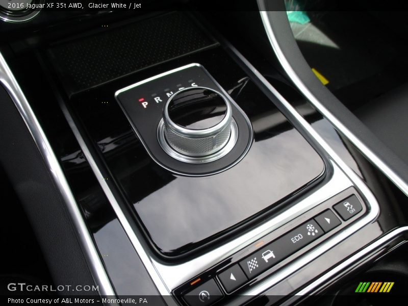 Glacier White / Jet 2016 Jaguar XF 35t AWD