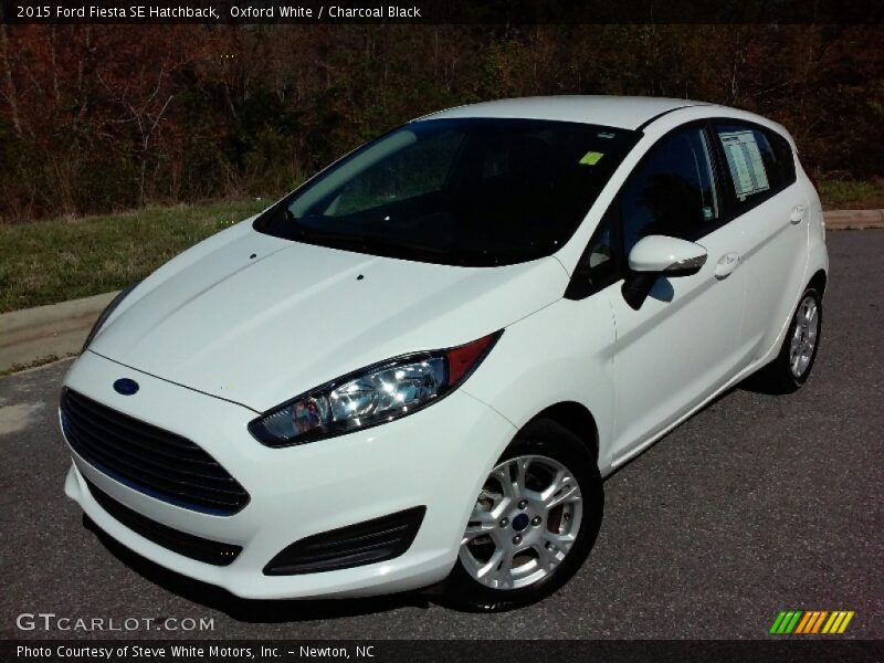 Oxford White / Charcoal Black 2015 Ford Fiesta SE Hatchback