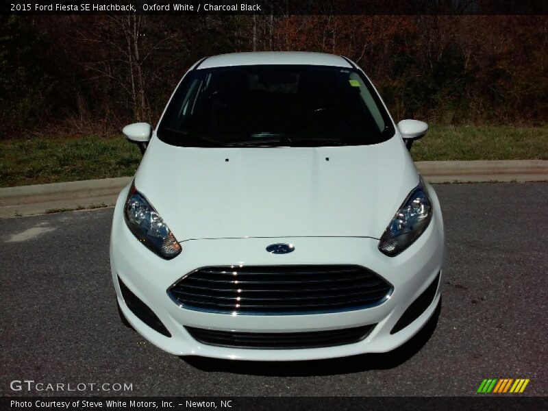 Oxford White / Charcoal Black 2015 Ford Fiesta SE Hatchback
