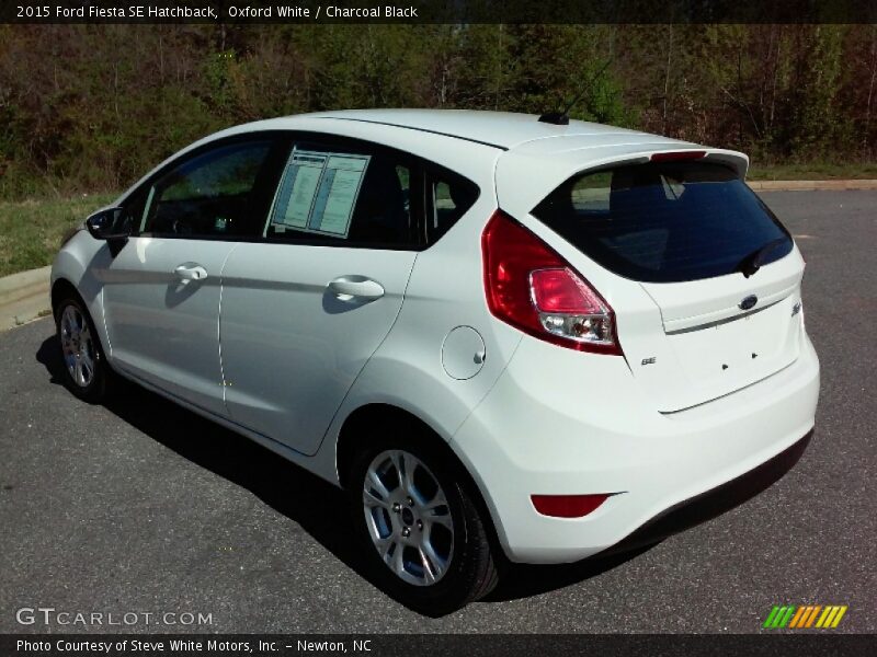 Oxford White / Charcoal Black 2015 Ford Fiesta SE Hatchback