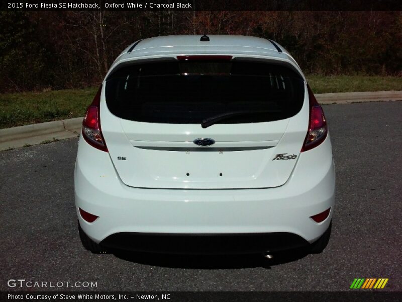 Oxford White / Charcoal Black 2015 Ford Fiesta SE Hatchback