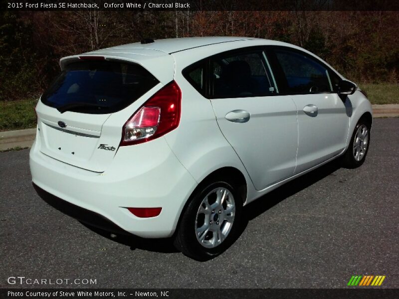 Oxford White / Charcoal Black 2015 Ford Fiesta SE Hatchback