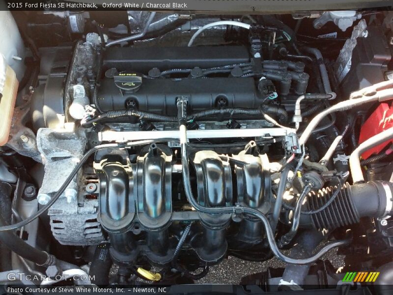 Oxford White / Charcoal Black 2015 Ford Fiesta SE Hatchback