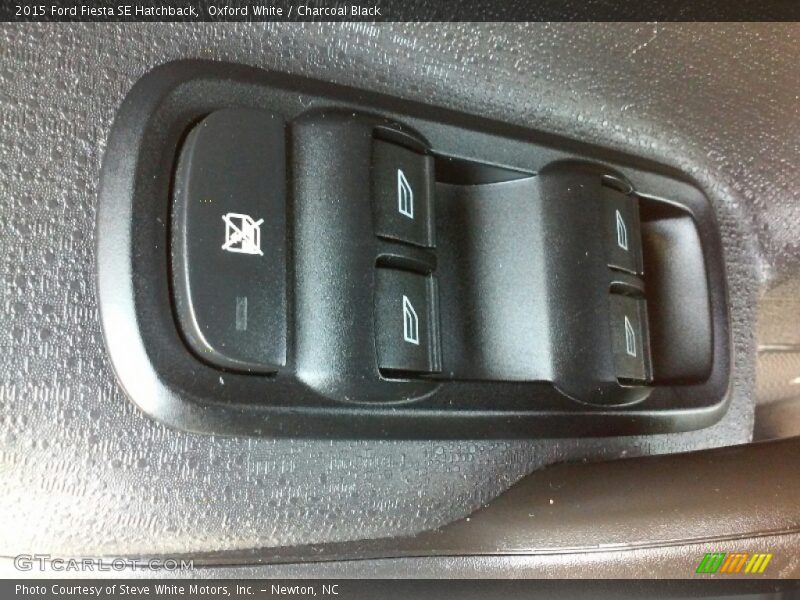 Oxford White / Charcoal Black 2015 Ford Fiesta SE Hatchback